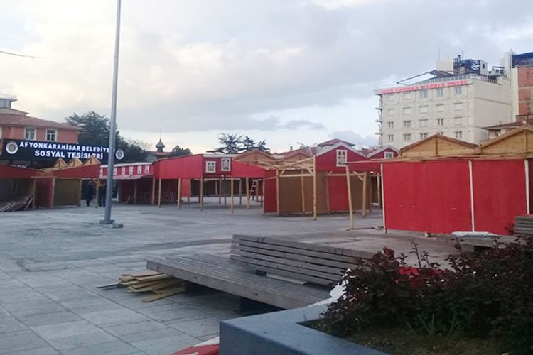 Afyonkarahisar'da Ramazan sonrası sergilerin kaldırılmaması tepki çekiyor -