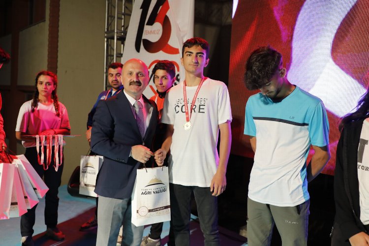 Ağrı'da coşkulu 15 Temmuz anma programı -
