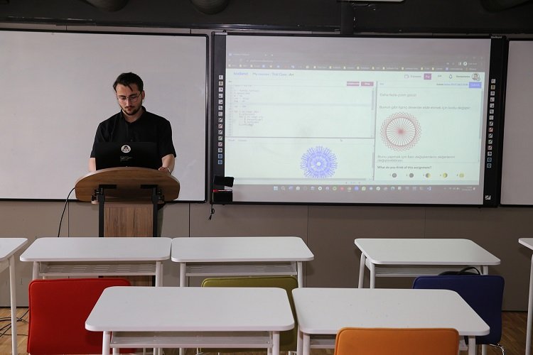 AGÜ’nün genç yazılım eğitmenleri -