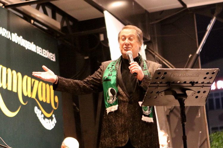Ahmet Özhan Sakarya'da sahne aldı -