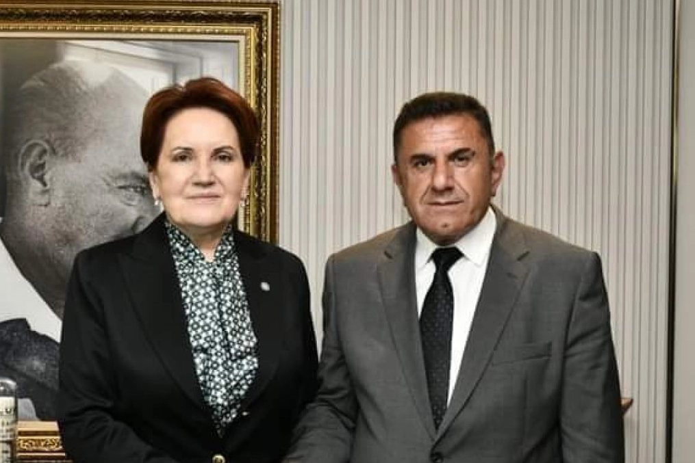 Ahırlı Belediye Başkanı Üzlük, meclis üyeleriyle birlikte İYİ Parti'den istifa etti -