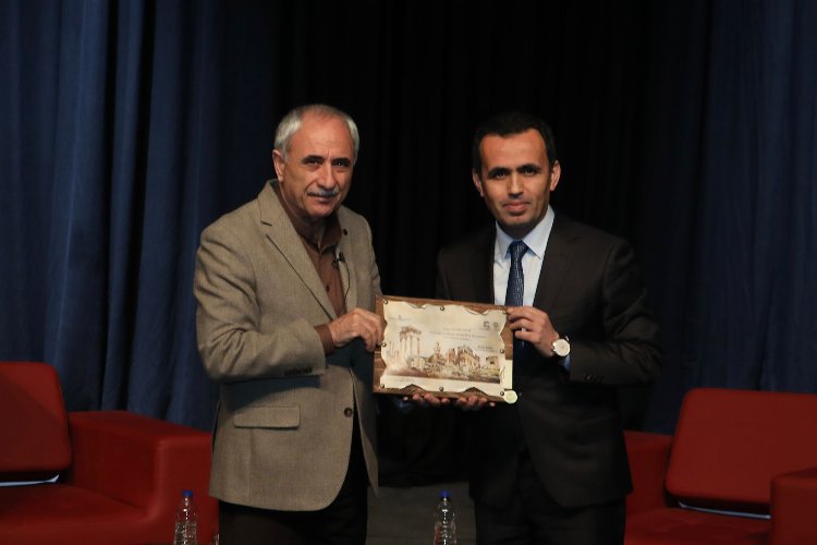 Şair-Yazar Nurullah Genç Bergama’da ‘Dua’nın gücünü anlattı -