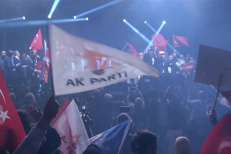 AK Parti Bursa'dan seçim kutlaması (CANLI) -