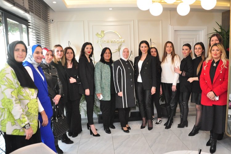 AK Parti heyetinden Ferda Koçer’e anlamlı ziyareti -