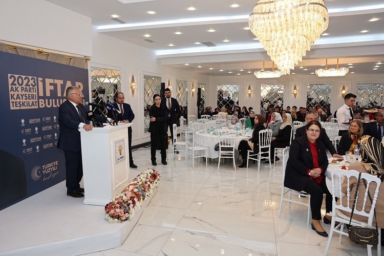 AK Parti Kayseri iftarda buluştu -