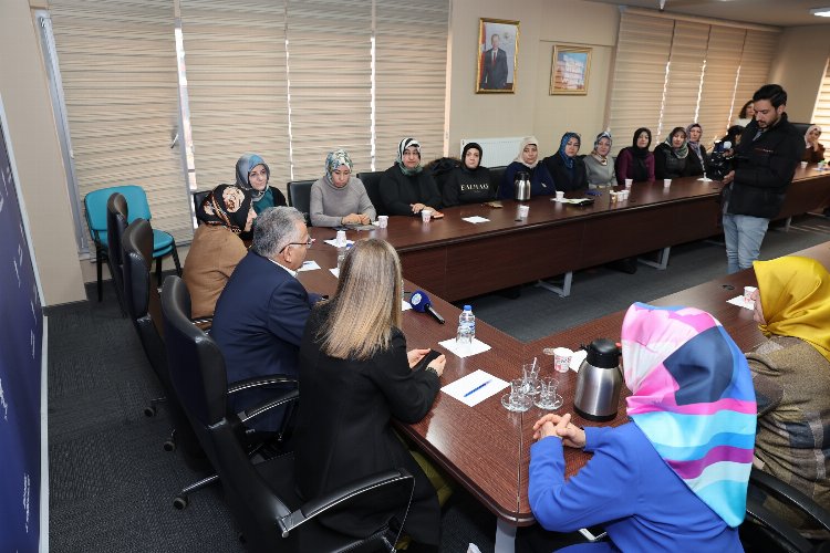 AK Parti Kayseri Kadın Kolları Büyükkkılıç ailesiyle buluştu -