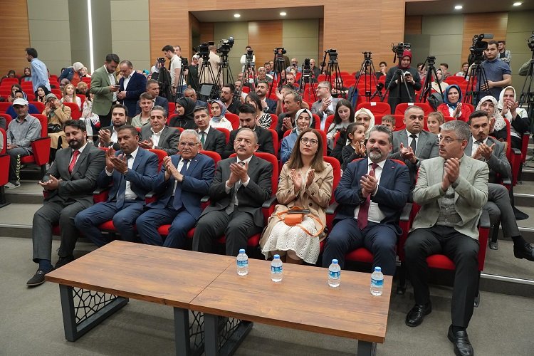 AK Parti Kayseri'ye 125 katılım -