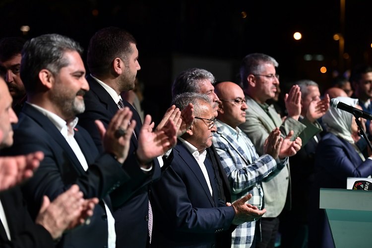 AK Parti Kayseri zaferi coşkuyla kutladı -
