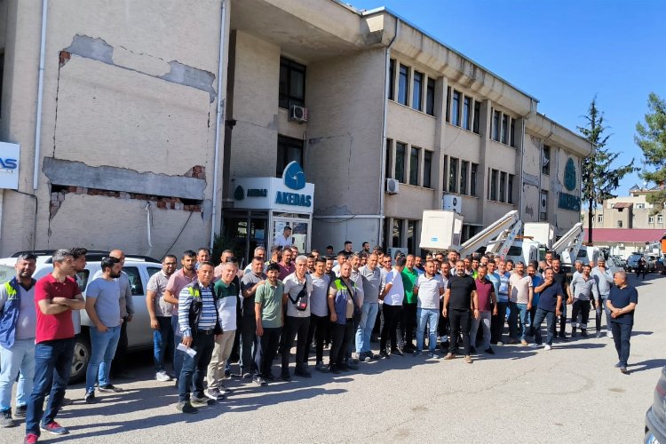 AKEDAŞ işçilerinin hakkını vermeyince işçiler kazan kaldırdı -