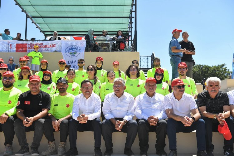 Ali Dağı'nda Yamaç Paraşütü Türkiye Şampiyonası -