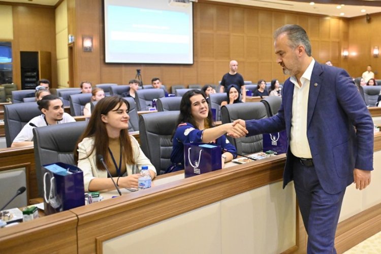 Alinur Aktaş stajyerlerle buluştu -