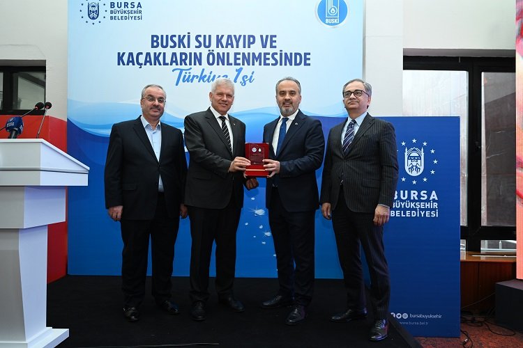 Alinur Aktaş'tan başarının mimarlarına tebrik -