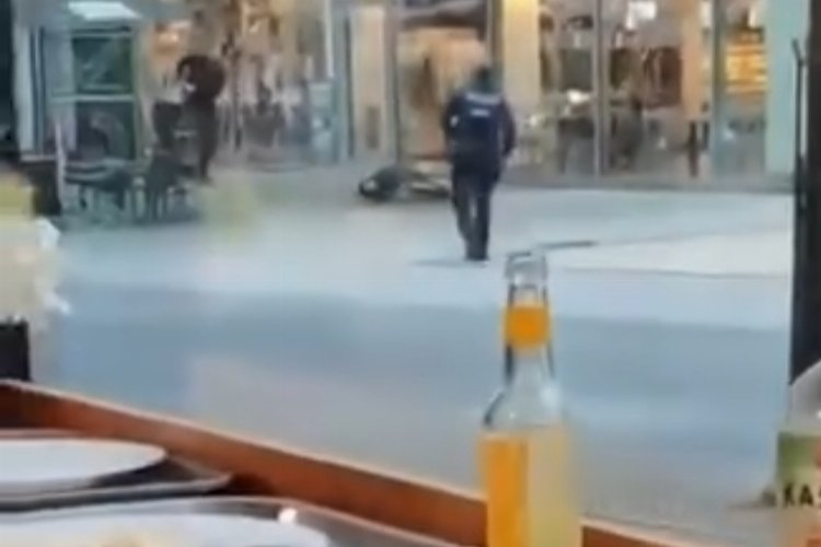 Almanya'da polise bıçaklı saldırı -