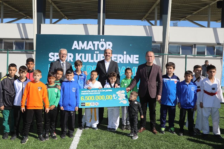 Amatör spor kulüplerine 6,5 milyon liralık malzeme desteği -