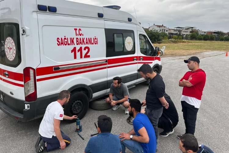 Ambulans sürüş tekniklerini öğrendiler -