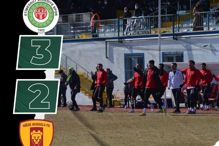 Anadolu FK 2 farkla öne geçtiği karşılaşmadan mağlup ayrıldı -