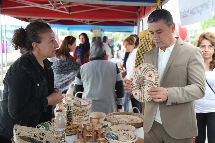 Ankara'da kadınların el emekleri Gölbaşı'da sergilendi -