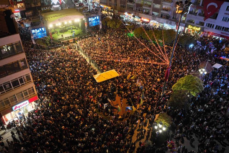 Ankara'da miting gibi konser! Haluk Levent Polatlıları coşturdu -