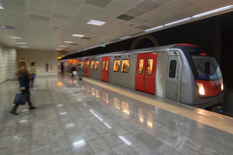 Ankara Metrosu yolcu taşımaya başladı -