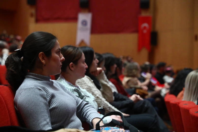 Antalya Büyükşehir'den kadına şiddete karşı eğitim haftası -