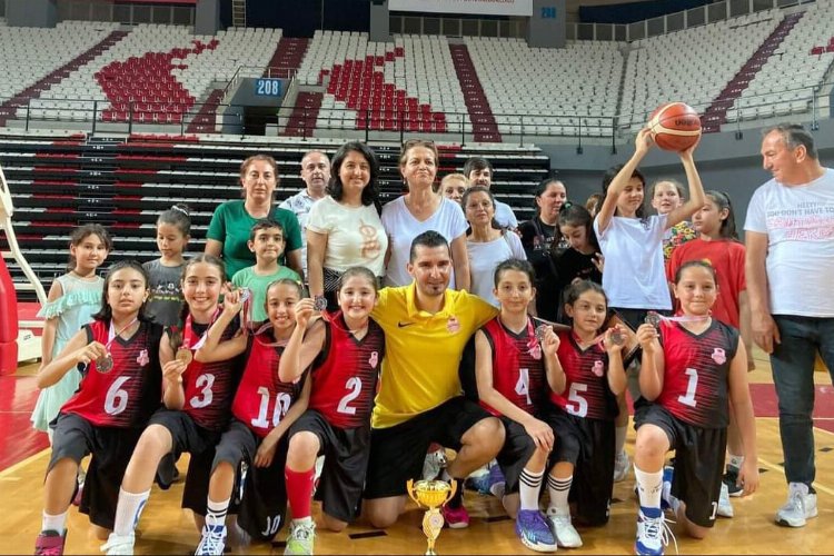 Antalya'da küçük basketbolcular lig ikincisi -