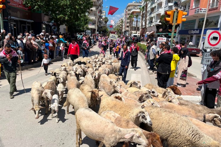 Antalya'da Yörükler temsili göç ettiler -