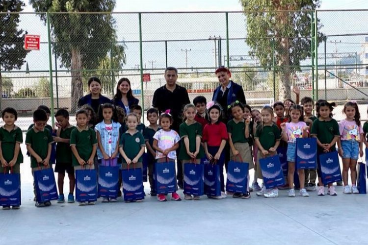 Antalya Kumluca’da 1. sınıflara kırtasiye desteği -