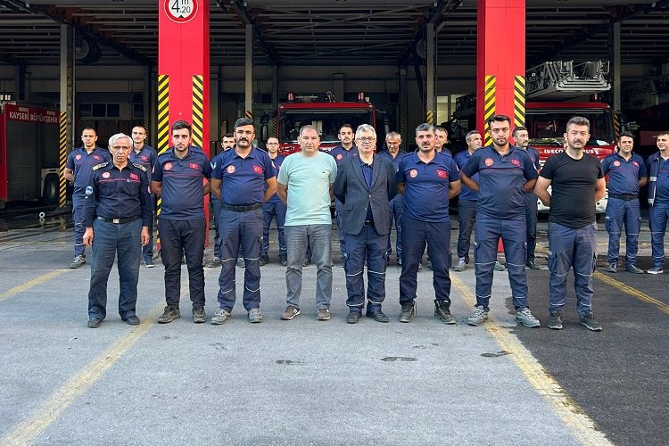Antalya'yı söndüren Kayseri itfaiyesi kente döndü -