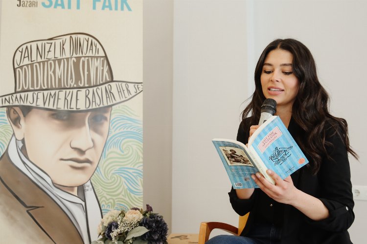 Arka Sokaklar'ın Ezgi'si Bursa'da çocuklara kitap okudu -