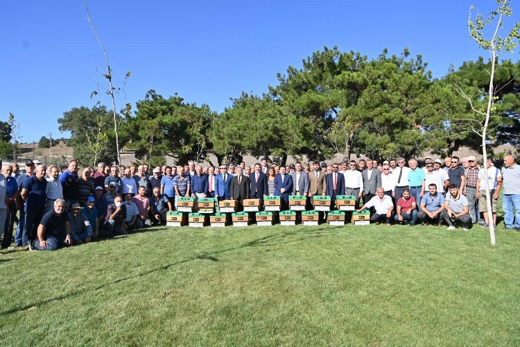 Arılar bal, üretici para basacak -