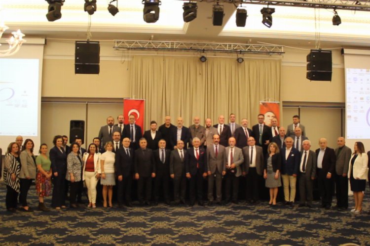 ARSİYAD'da bayrak değişimi -
