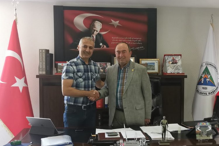 Artvin Belediyesi'nden 'Vefa' heykeli -