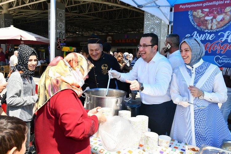Aşure kazanları bereket için kaynadı -