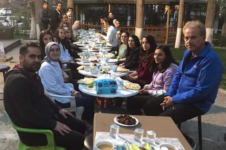 Ataköşker, öğrencileri ile iftarda buluştu -