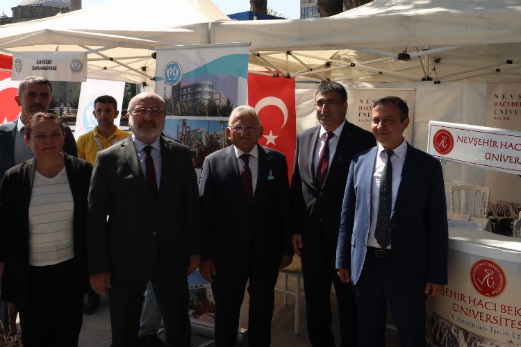 AÜB'de Tanıtım ve Tercih Fuarı -