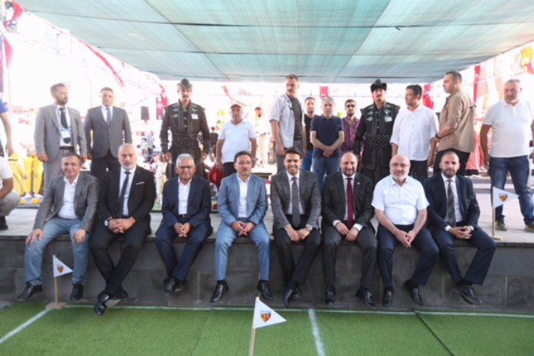 Avrupalı Türkler'den Büyükkılıç'a teşekkür -
