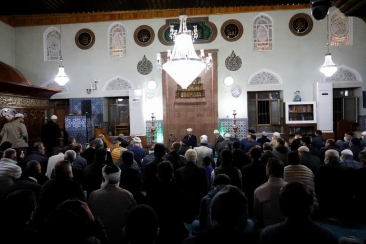 Ayasofya Camii İmam Hatibi Muştuer, Bursa İnegöl’de teravih kıldırdı -