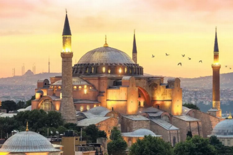 Ayasofya müzeye mi çevrildi? İddialara İletişim'den yanıt! -