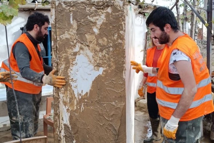 Aydın'da AFAD gönüllüleri yaraları sarıyor -
