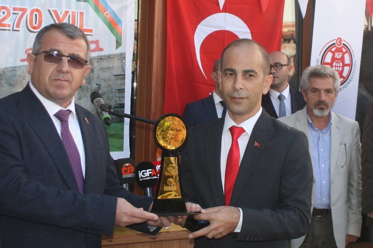 Azerbaycan'dan İGF Genel Başkanı Mesut Demir'e 'Zafer Medya Madalyası' -
