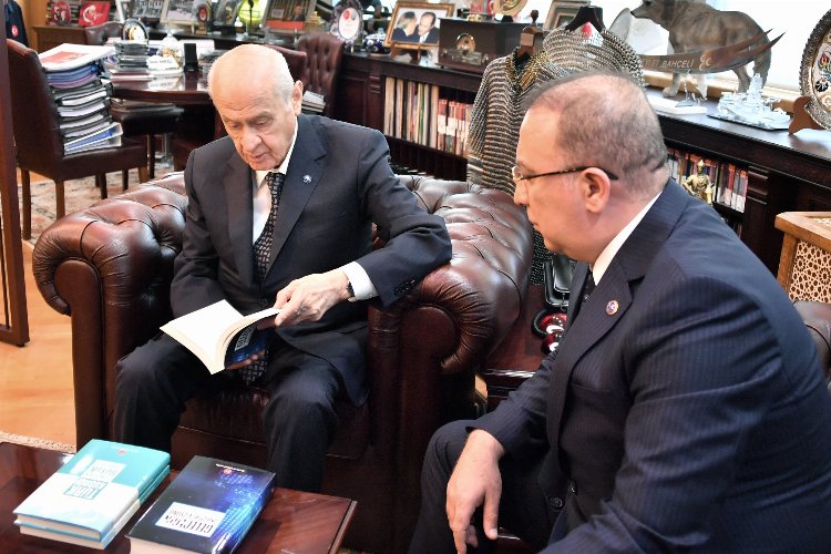 Bahçeli'den iki kitap tanıtımı -