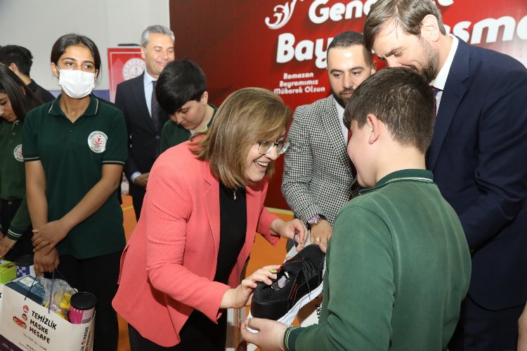 Başkan Şahin Gaziantep'te gençlerle bayramlaştı -