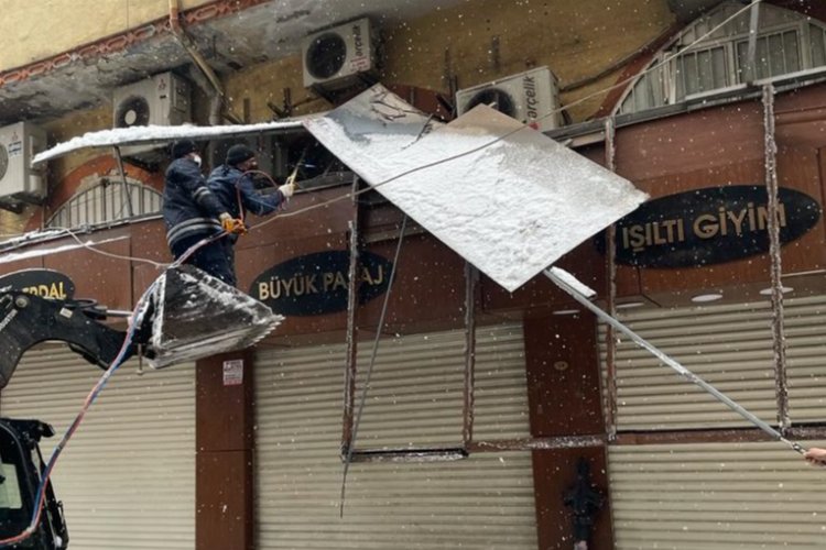 Başkan Şahin Gaziler Caddesi'nde inceleme yaptı -