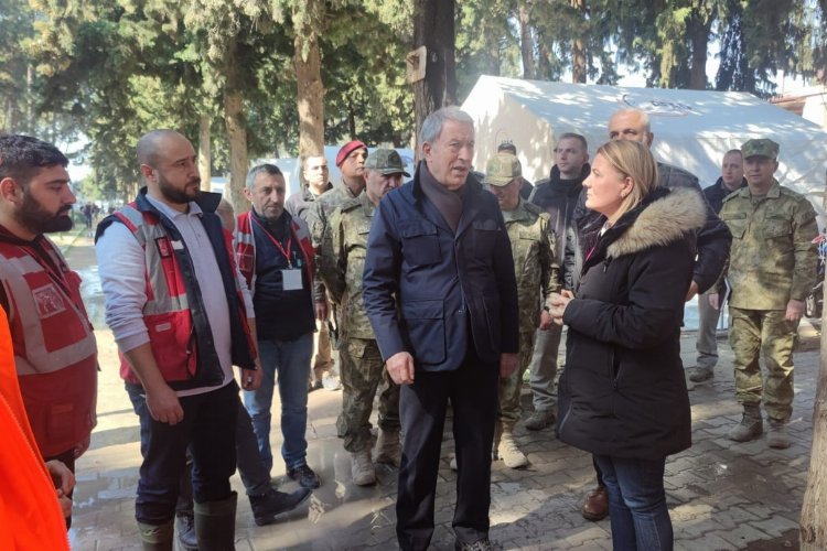 Bakan Akar, Başkan Hürriyet'ten bilgi aldı -