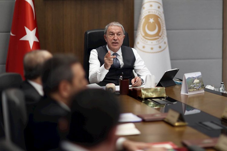 Bakan Akar birlik komutanlarıyla toplandı -
