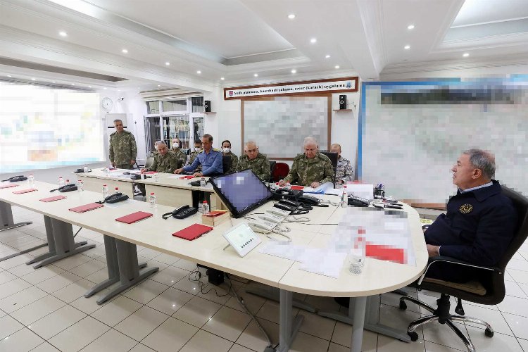 Bakan Akar'dan sınır komutanlarıyla telekonferans -