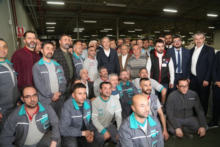 Bakan Akar ile Büyükkılıç'tan mobilyacılarla sahur -