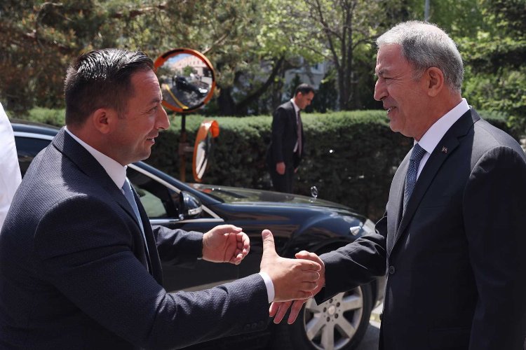 Bakan Akar Kosovalı mevkidaşını ağırladı -