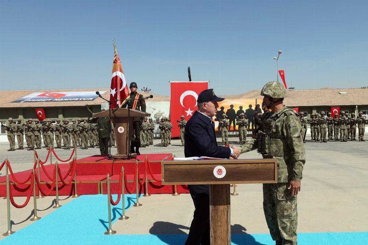 Bakan Akar Şırnak'a sancak verdi -