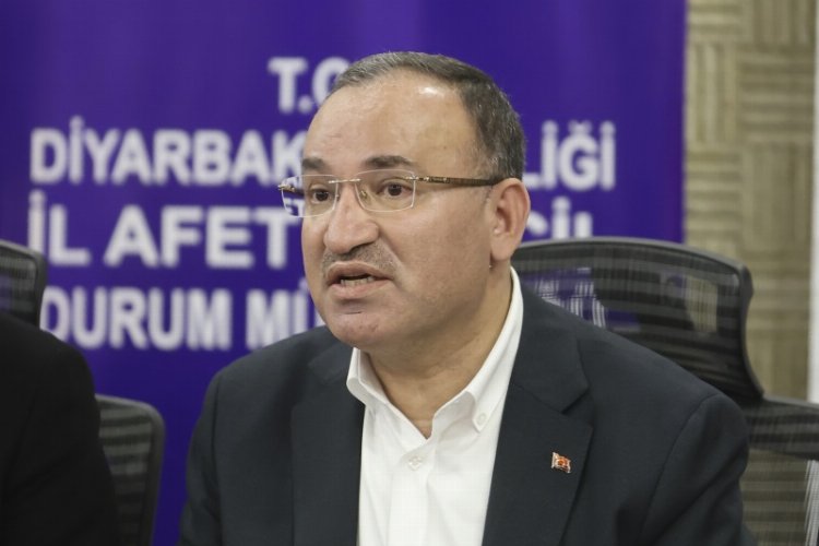 Bakan Bozdağ: Deprem fırsatçılarına 'ağır cezalar' gelecek! -